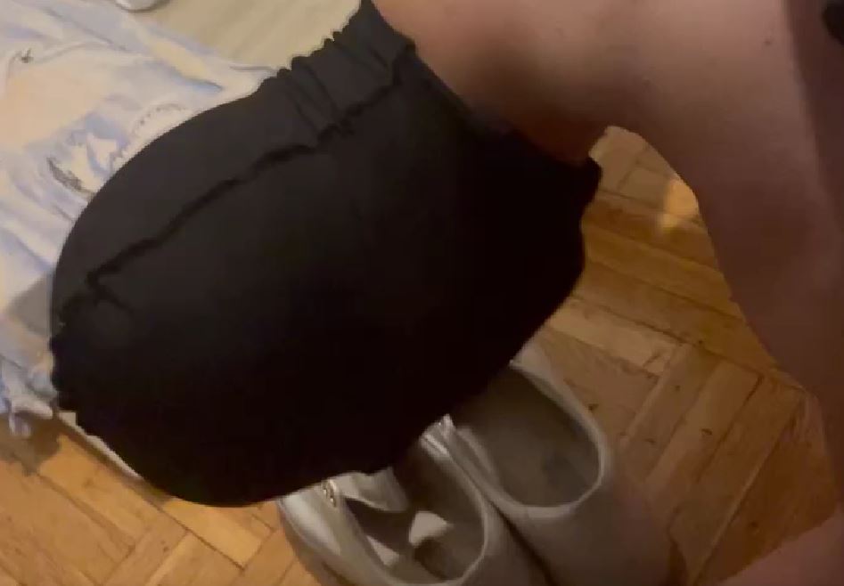 Spor sonrasi les gibi kokan ayakkabilarimi koklatirken ezik kolemin sirtina sopayla ve kamciyla vurdugum videom ezik itlerim Spor sonrasi les gibi kokan ayakkabilarimi koklatirken ezik kolemin sirtina sopayla ve kamciyla vurdugum videom ezik itlerim