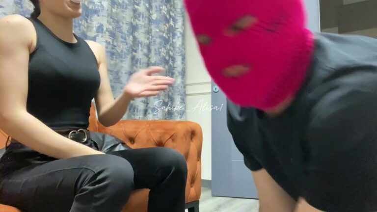 Sakız çiğneyerek tokatladım